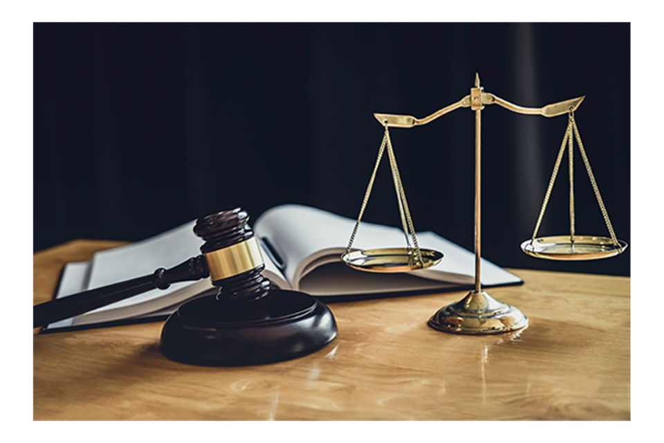 balance avec documents juridiques